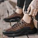 Tênis Masculino Estilo Couro De Crocodilo + Relogio Brinde